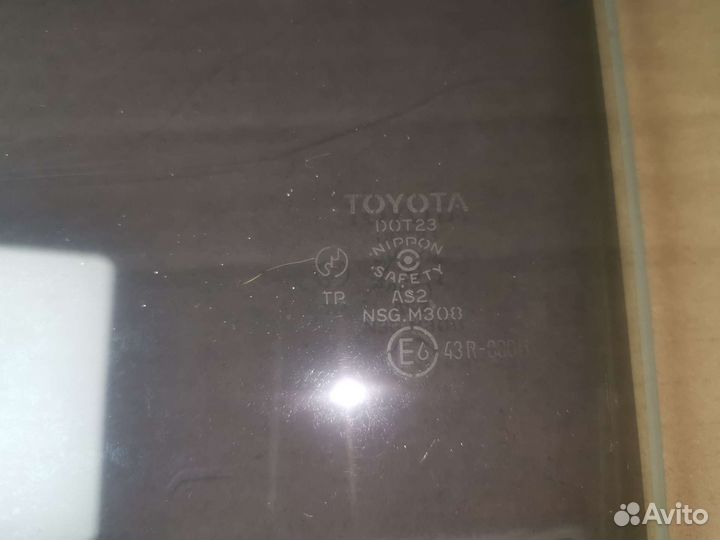 Стекло двери задней левой Toyota RAV4 1995-2000
