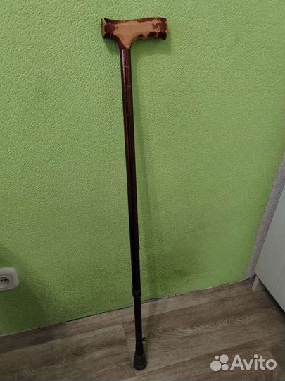 Трость с деревянной ручкой