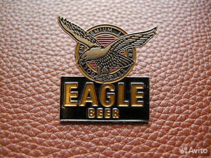 Значек Eagle Beer и Отличник соцсоревнования