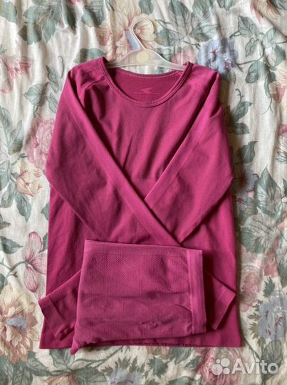 Бесшовный спортивный костюм