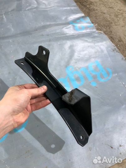 Кронштейн крыла левый Daf Xf 105 MX300 paccar 2011