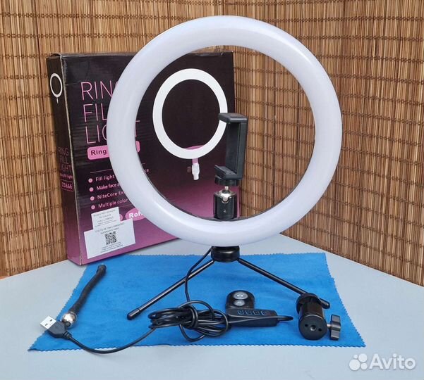Кольцевая лампа на штативе