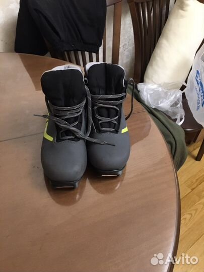 Лыжные ботинки разме 37