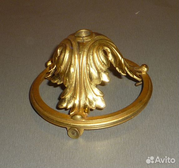 Деталь старинной люстры