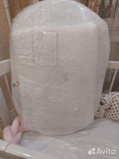 Детская кроватка с маятником белая