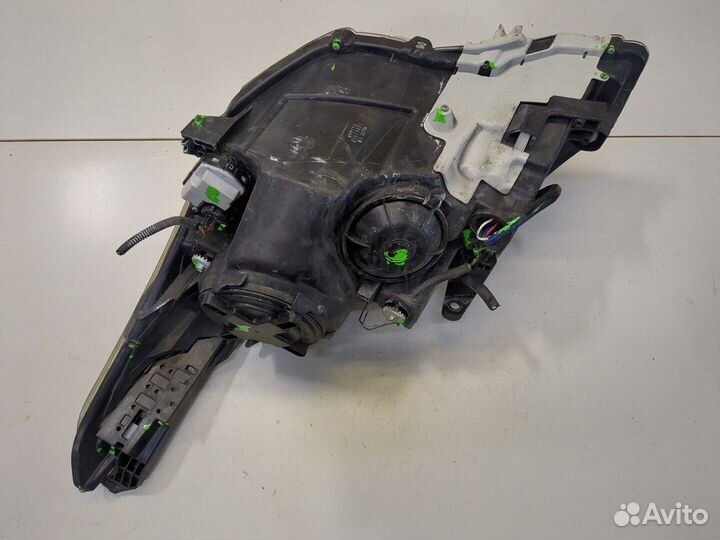 Фара (передняя) Toyota Avensis 3, 2010