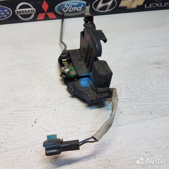 Замок двери передний правый Kia Sorento BL D4CB