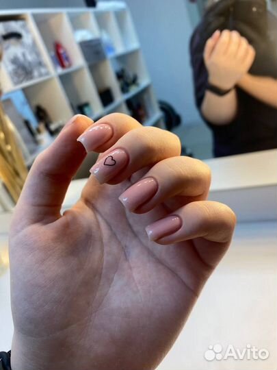 Модель на маникюр