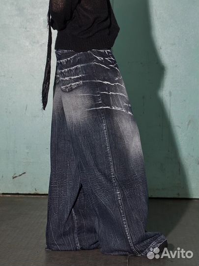 Джинсы огромные Vetements Buggy Grom на руках