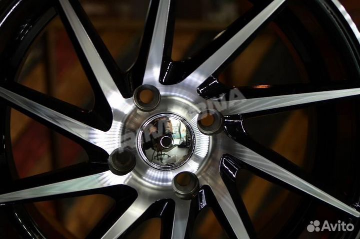 Литой диск в стиле vossen R17 4x98