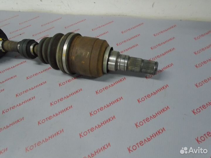 Nissan 39101-2Y176 Вал приводной левый