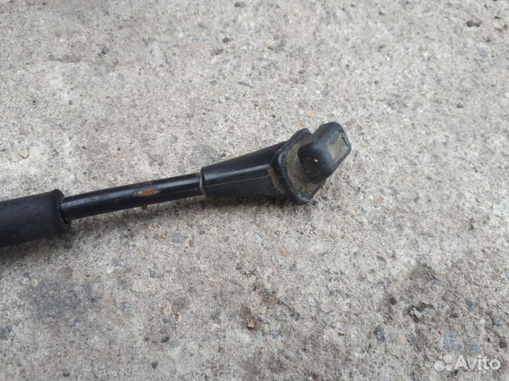 Упор капота Kia Sportage 3 SL G4KD