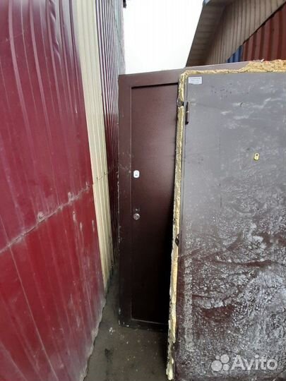 Двери входные Б/У