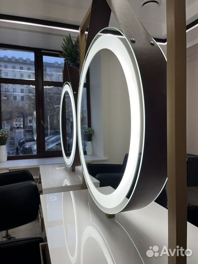 Зеркало с подсветкой на колесах