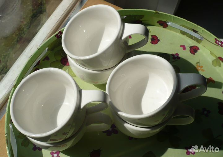 Сервиз в упаковке (скатерть,чашки,блюдца).Новый