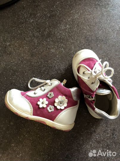 Продам обувь для девочки