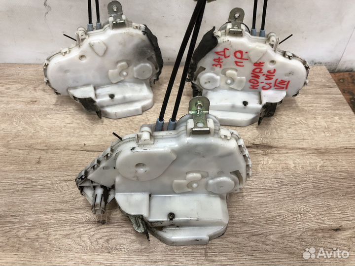 Замок двери Honda Civic 4d