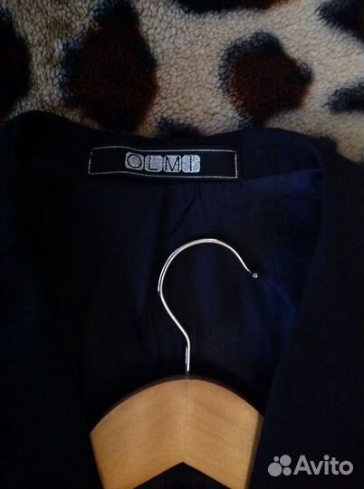 Школьный костюм и кроссовки