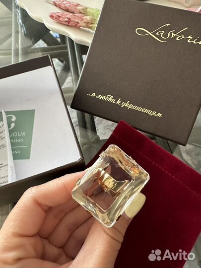 Кольцо с крупным камнем