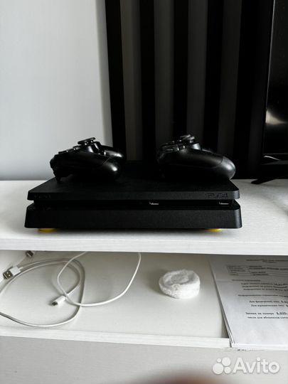 Игровая приставка ps4 slim с играми и 2 джостика