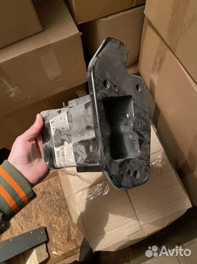 Лонжерон левый Porsche macan наконечник