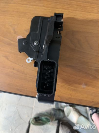 Замок передней правой двери LR discovery 3 4 RRS