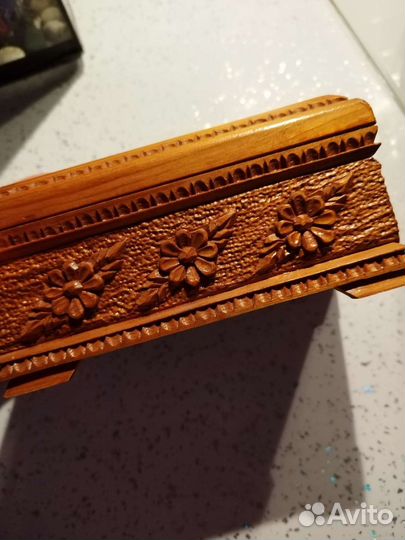 Шкатулка для украшений из дерева