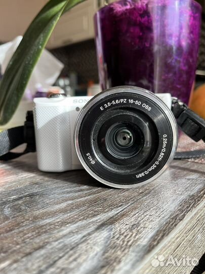 Продаю фотокамеру Sony Alpha 5000