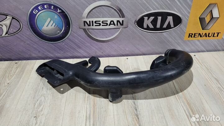Патрубок воздухозаборника Воздухозаборник Nissan q