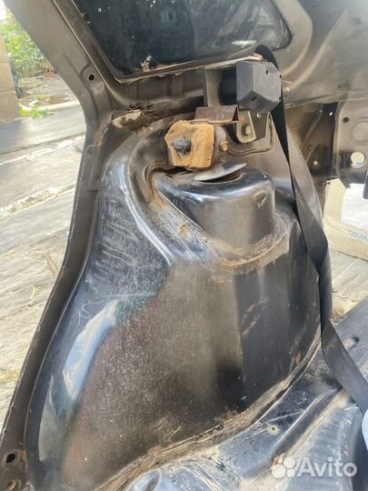 Четвирть priora хетчбек