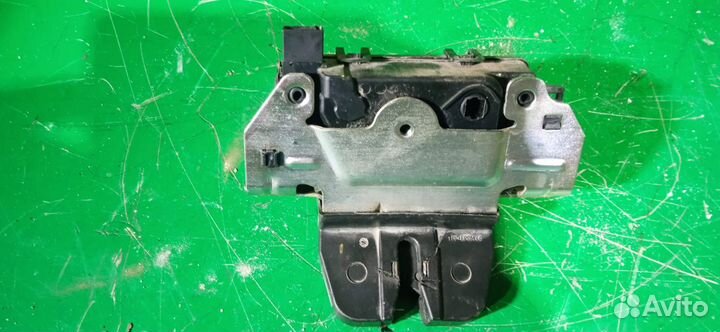 Замок крышки багажника Opel Astra H седан