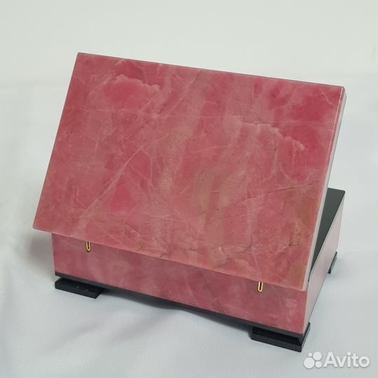 Шкатулка из натурального родонита