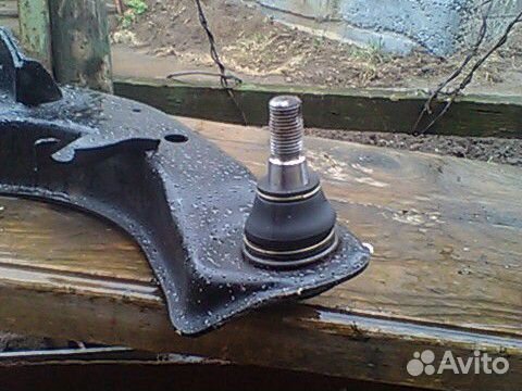 Правый рычаг передней подвески nissan primera Р12