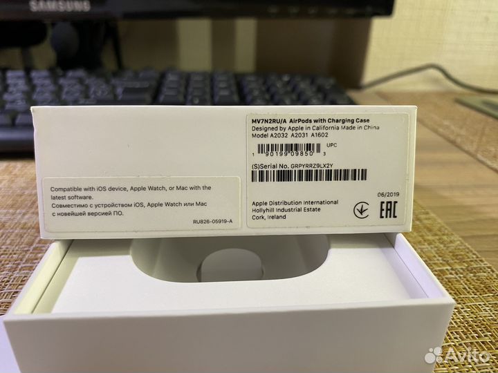 Коробка от наушников apple iPods 2