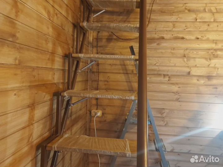 Лестница в студию