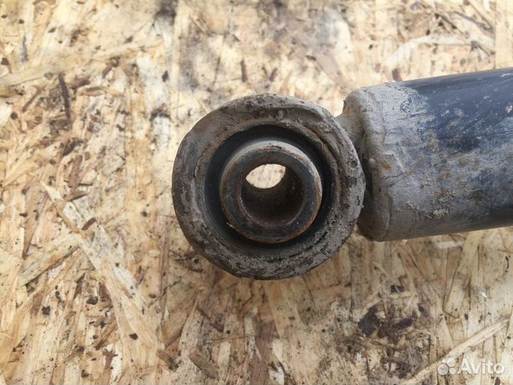 Амортизатор передний Mitsubishi L200 KB4T с2007-20