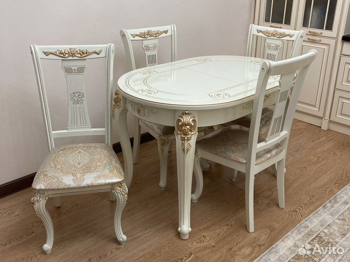 Столы и стулья