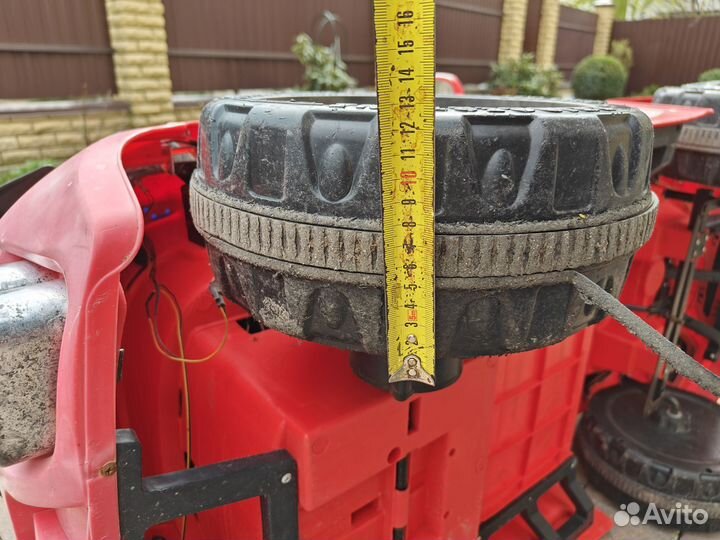 Колеса с осью для детского электромобиля