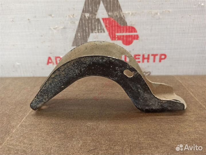 Кронштейн подножки кузова Toyota lс200