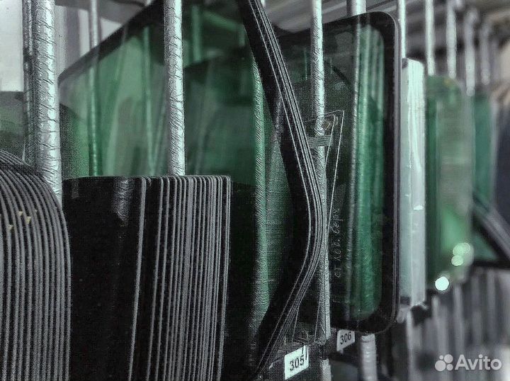 Стекло лобовое JCB 3cx / 4сх / 5cx (джисиби)