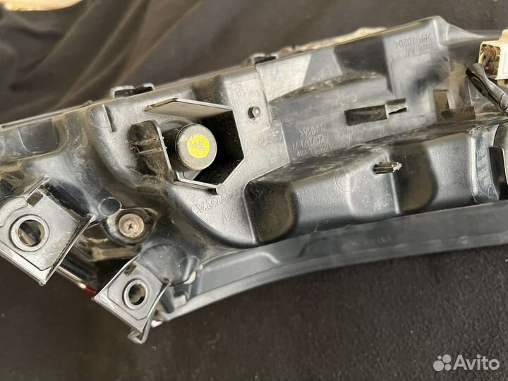 Фонарь задний правый toyota camry 70