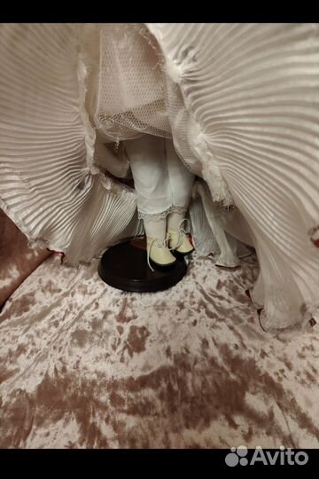 Кукла фарфоровая 40 см в красном