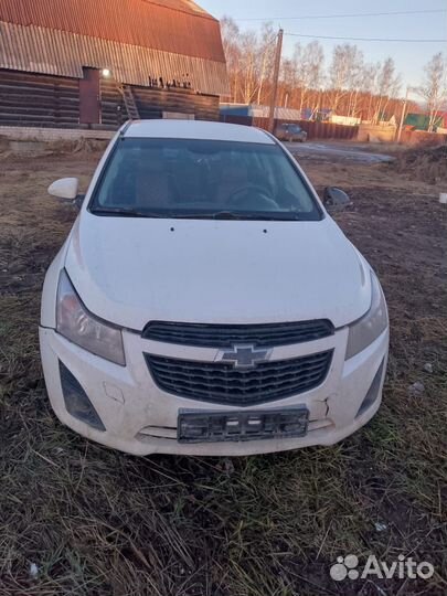 Накладка переднего левого крыла Chevrolet Cruze 1