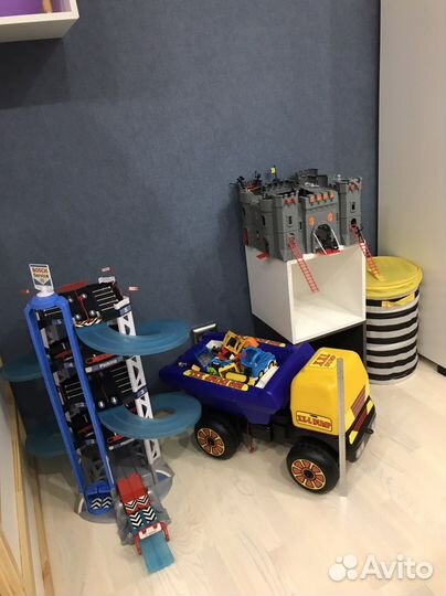 Парковка светящаяся в темноте