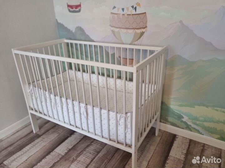 Детская кроватка IKEA с матрасом и бортиками