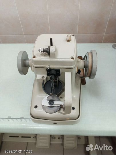 Скорняжная швейная машина Typical со столом