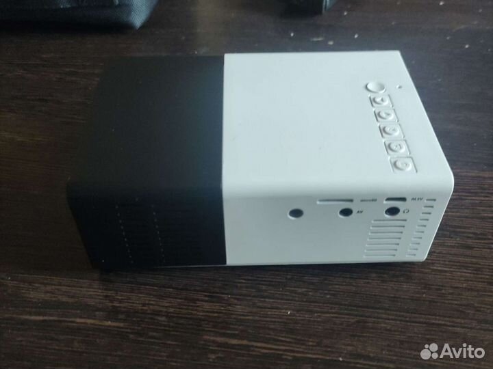 Мини видео проектор