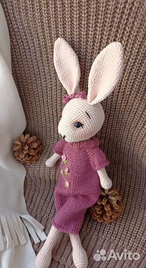 Вязаная игрушка Кролик