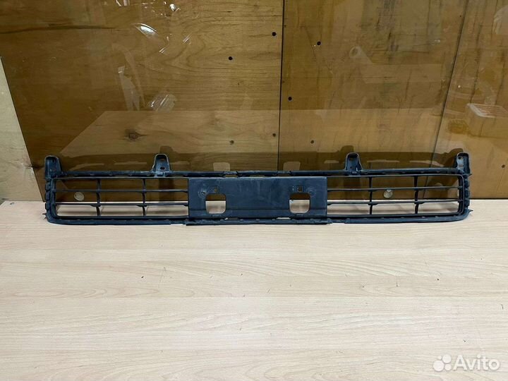 Решётка переднего бампера Toyota Land Cruiser 200