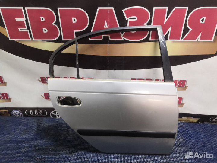 Дверь боковая задняя правая Toyota Avensis CDT220L